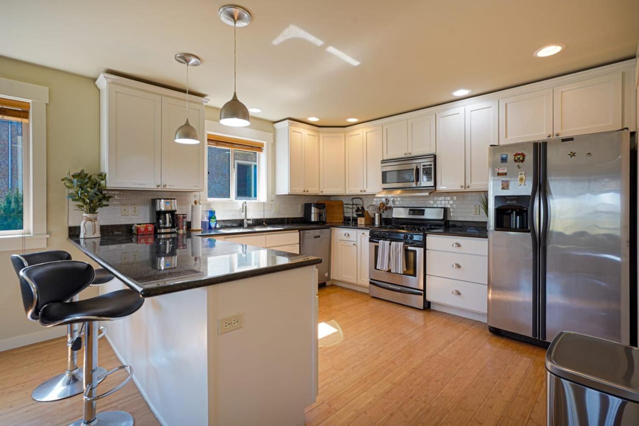 Stylish North Seattle Townhouse- Dual Master Suites 外观 照片
