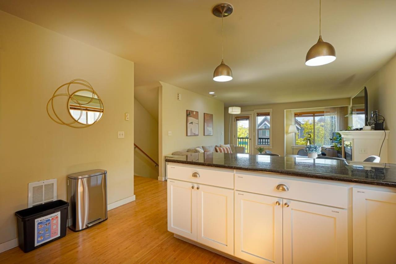 Stylish North Seattle Townhouse- Dual Master Suites 外观 照片