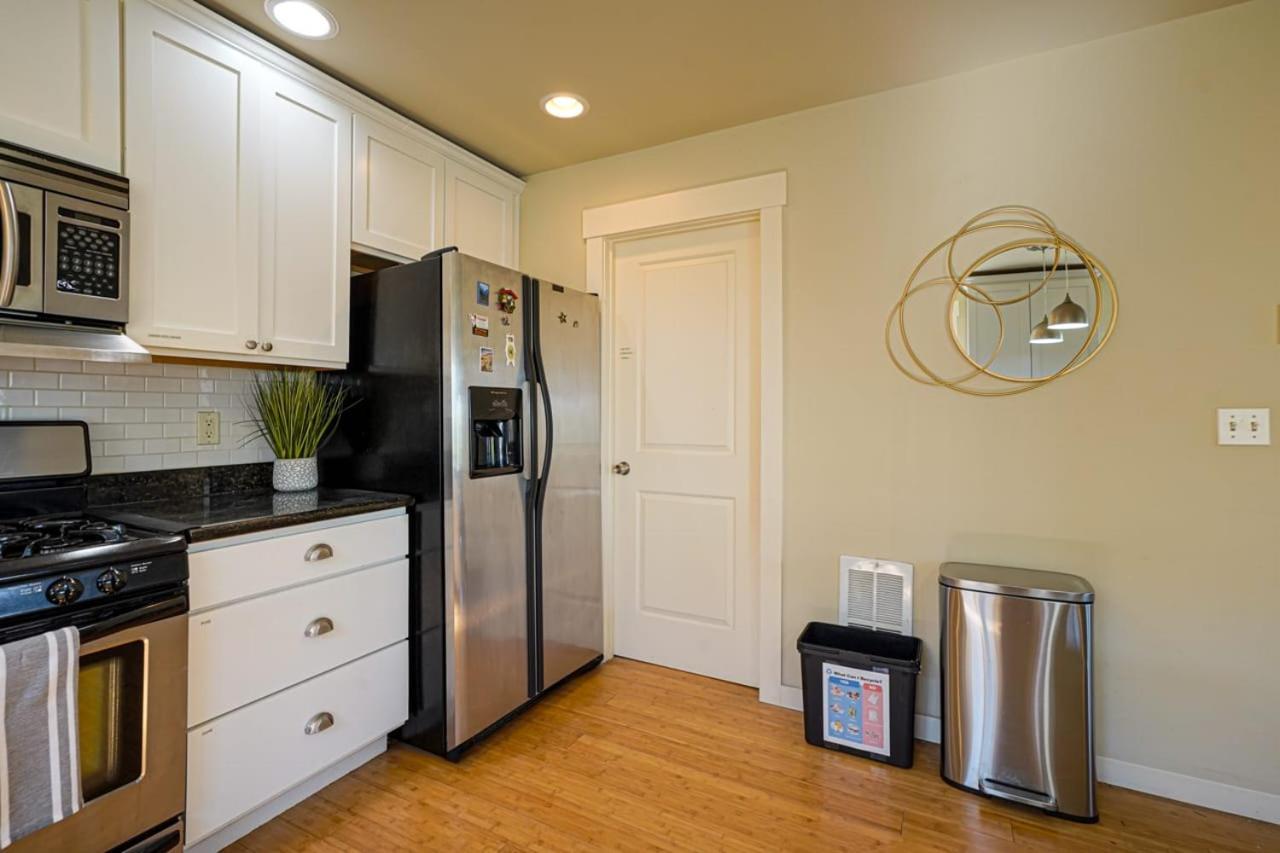 Stylish North Seattle Townhouse- Dual Master Suites 外观 照片